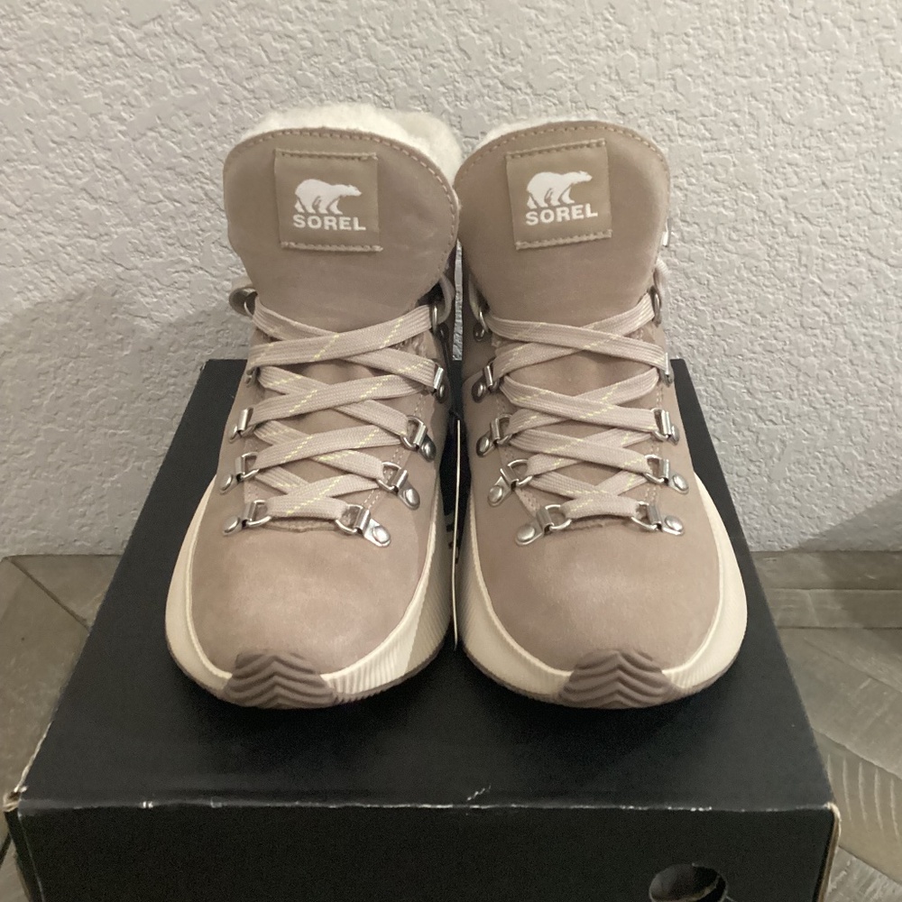 Brand-new Sorel Taupe Cream Lace-Up Ankle Booties